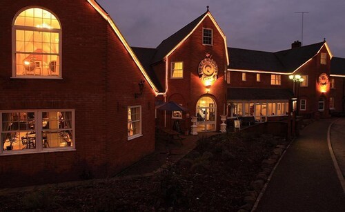 Fox & Hounds Country Hotel