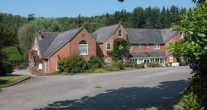 Fox & Hounds Country Hotel