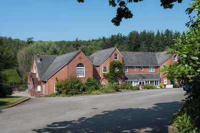 Fox & Hounds Country Hotel