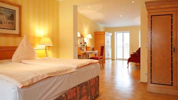 Minibar, in-room safe, desk, laptop workspace