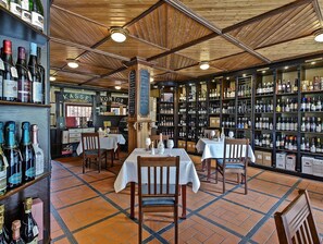 Bar (on property) - Weinhaus Wöhler (Schwerin)