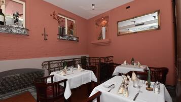 Tägliches Frühstücksbuffet gegen Gebühr