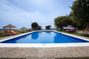 Seasonal outdoor pool, sun loungers - Hotel Rural Cortijo Amaya - Bed & Breakfast (Torrox)