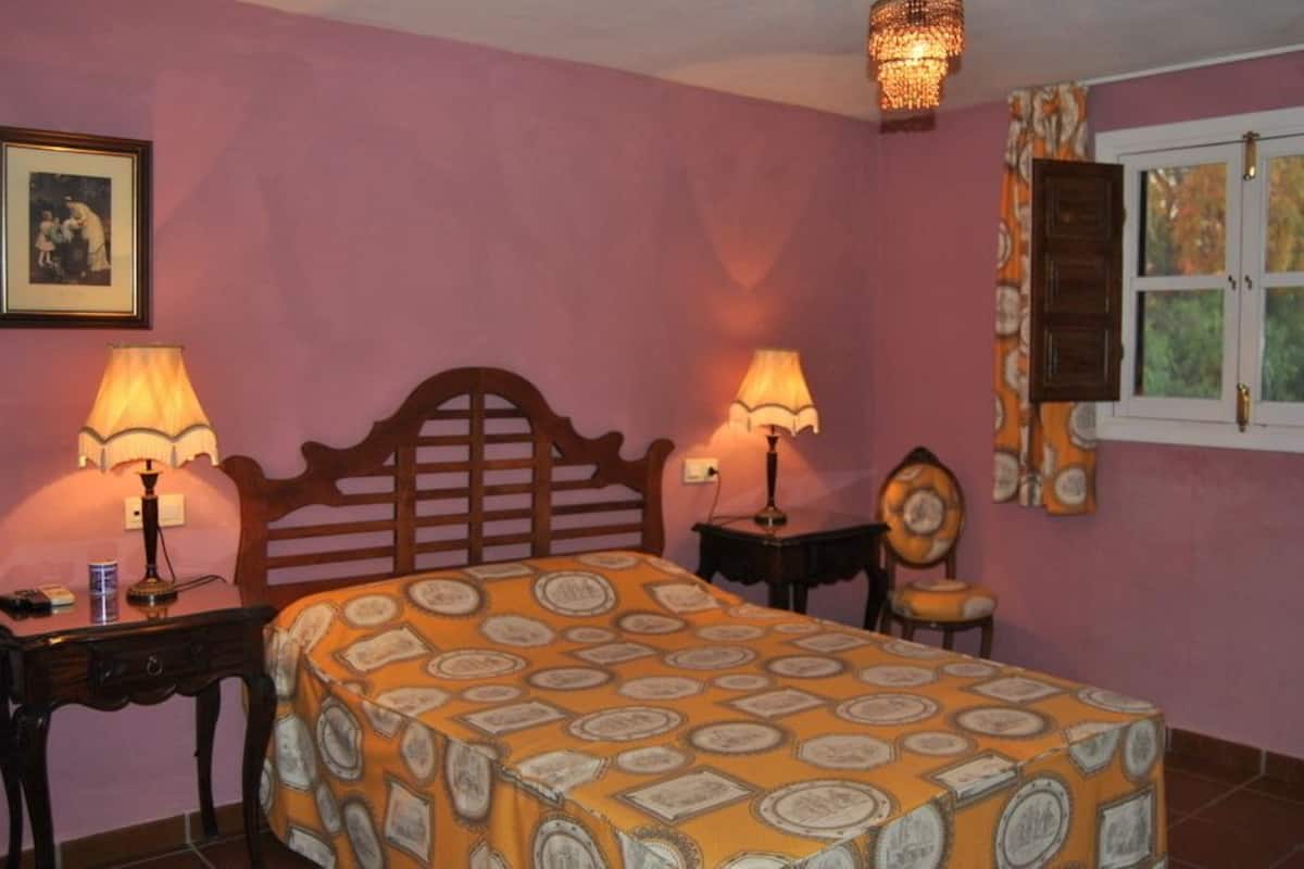 Double Room | WiFi (free), bed sheets