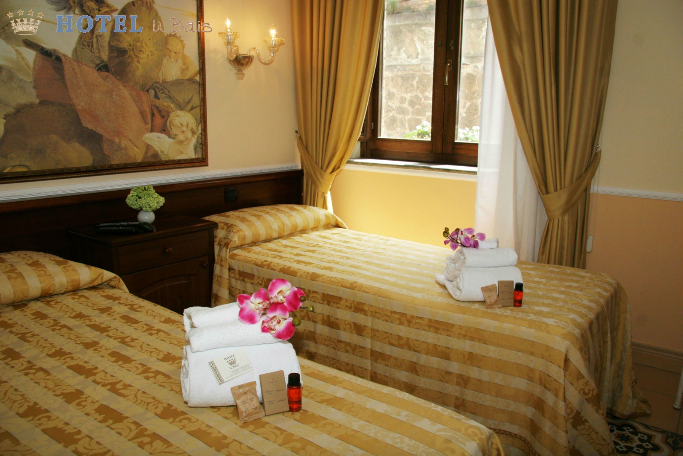 double room | minibar, in-room safe, desk, iron/ironing board