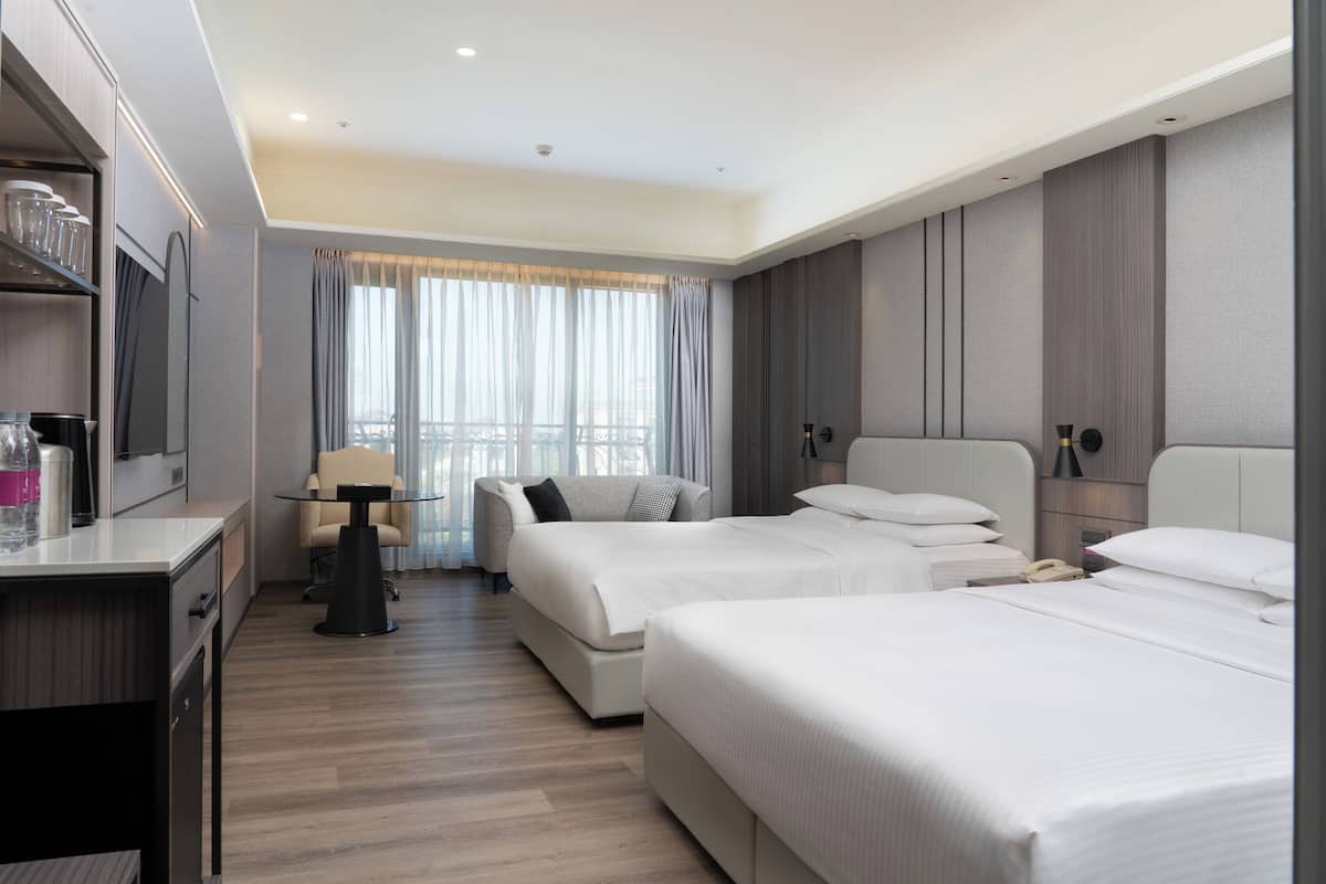 1 bedroom, premium bedding, in-room safe, desk