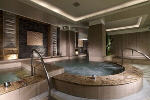 Indoor spa tub - E-Da Royal Hotel (Kaohsiung)