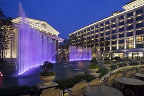 Fountain - E-Da Royal Hotel (Kaohsiung)