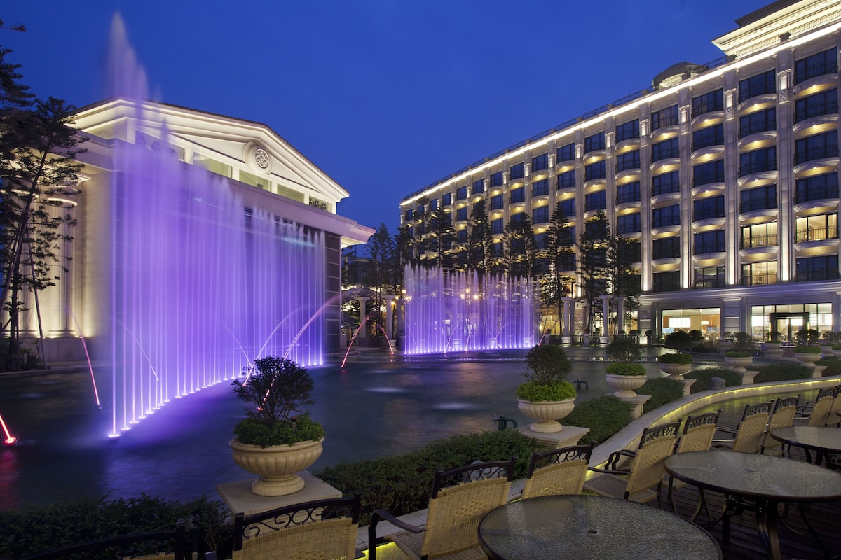 E-Da Royal Hotel