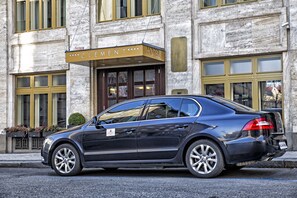 Airport shuttle - Hotel Clement (Prague)