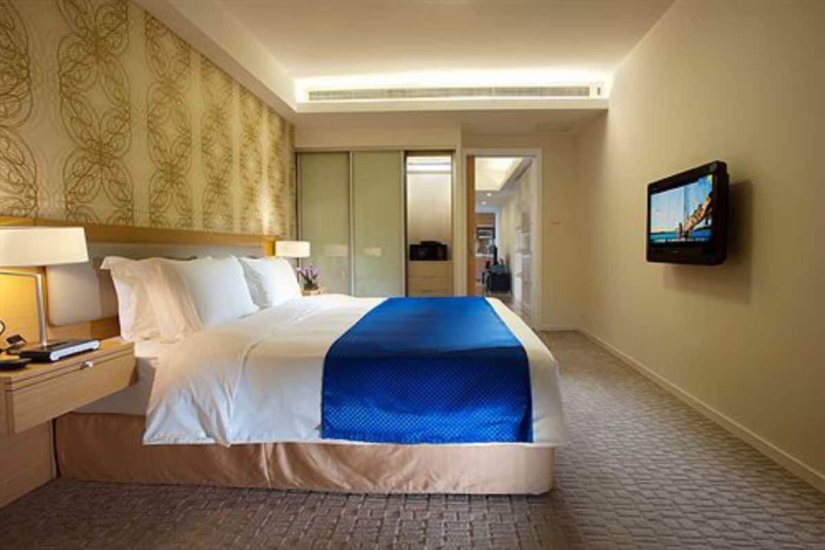 Pillowtop beds, desk, blackout drapes, soundproofing