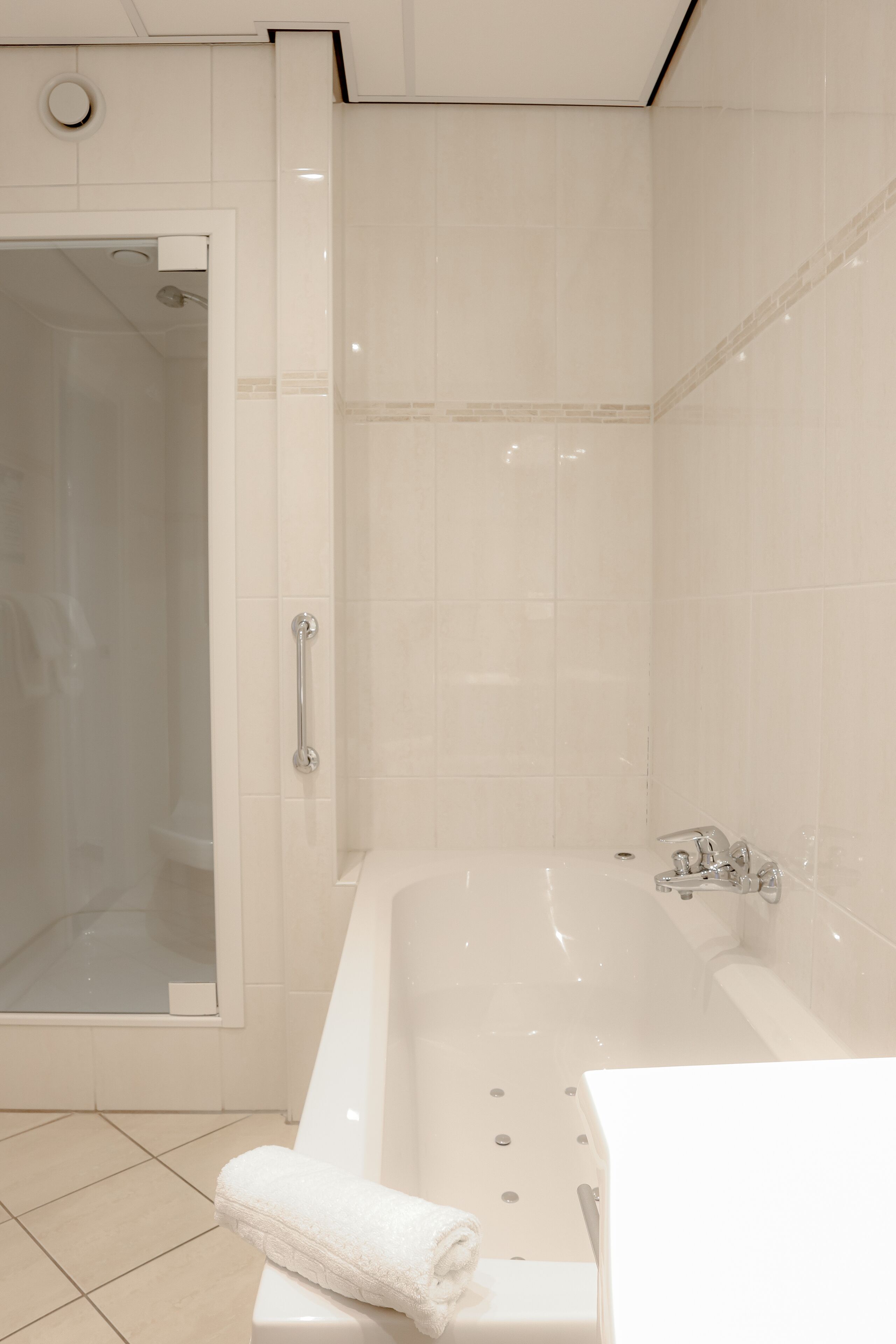 standard suite, 1 bedroom | bathroom | separate bathtub and shower, jetted bath, free toiletries, hair dryer
