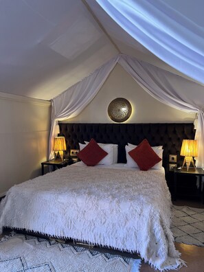 Superior dubbelrum eller tvåbäddsrum - terrass | Värdeförvaringsskåp på rummet och mörkläggningsgardiner