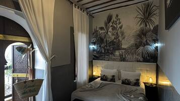 Superior Double or Twin Room (Grise) | In-room safe, blackout drapes, iron/ironing board, free WiFi