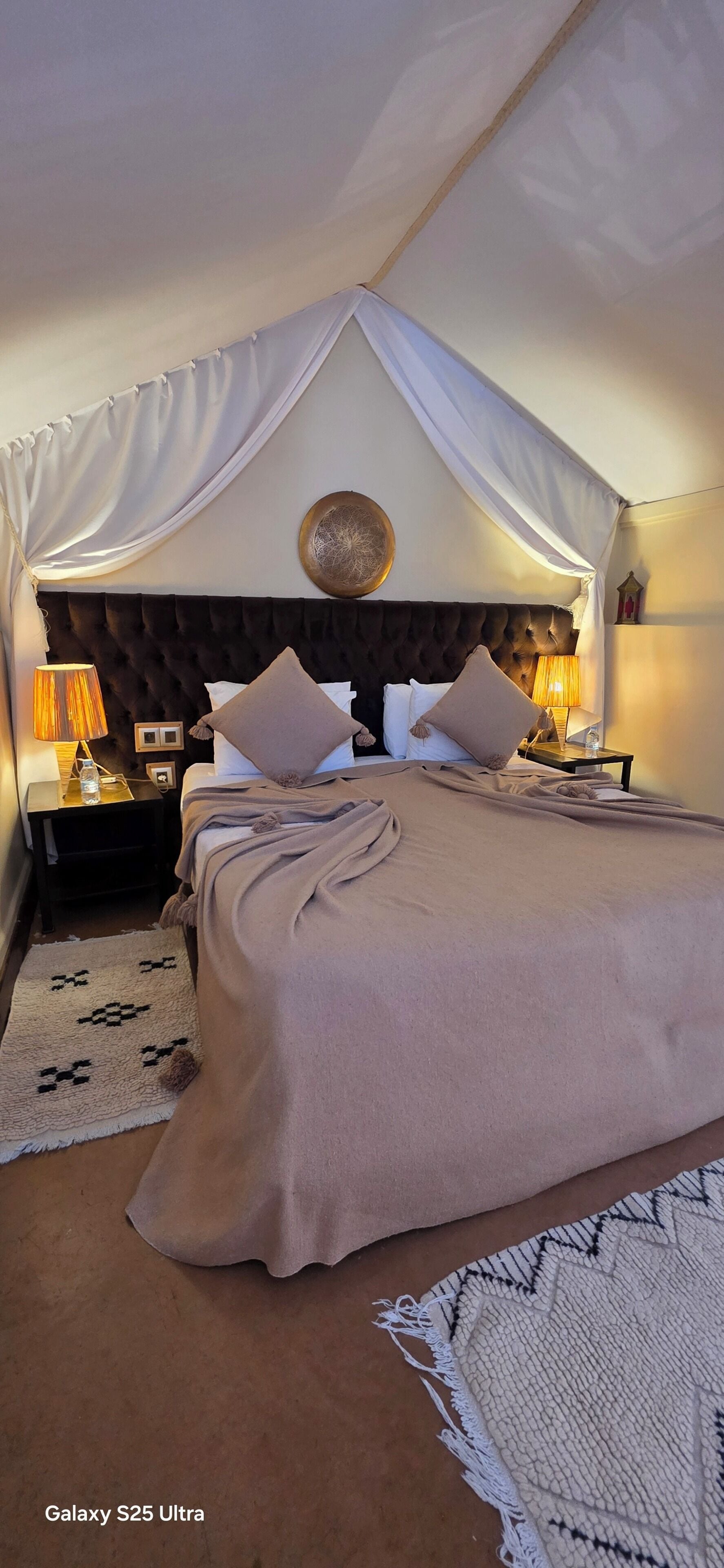 Quarto casal ou duplo superior, terraço | Cofres nos quartos, cortinas blackout, ferros/tábuas de passar roupa