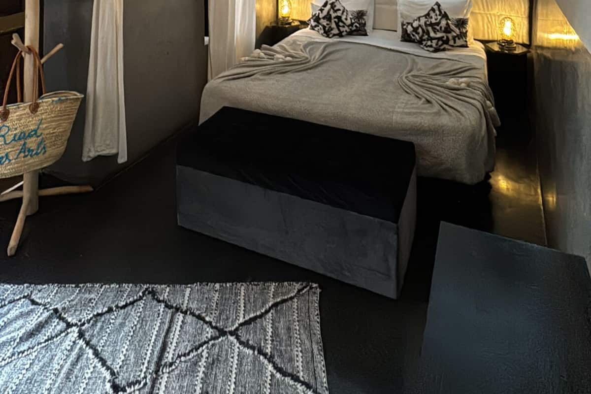 Superior Double or Twin Room (Grise) | 1 bedroom, in-room safe, blackout curtains, free WiFi