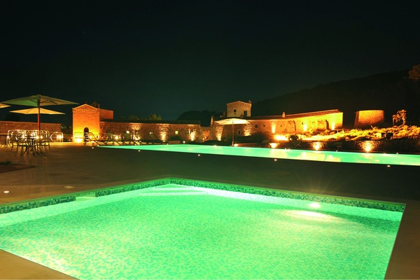 Een seizoensgebonden buitenzwembad