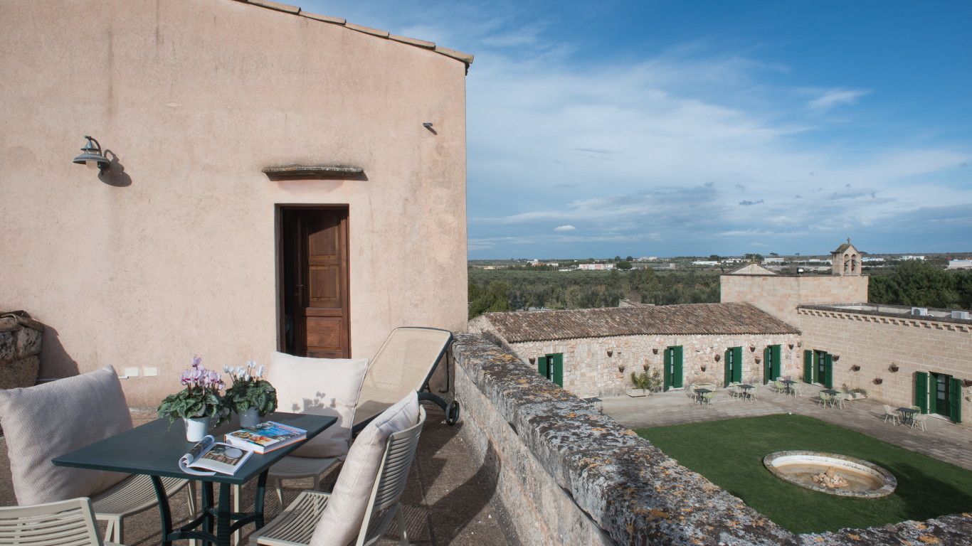 Deluxe Room | Courtyard view
