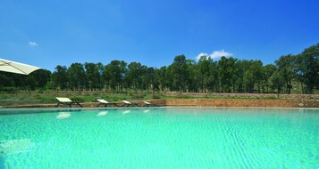 季节性开放的室外游泳池