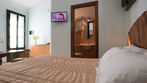 Standard Double Room | Minibar, in-room safe, desk, laptop workspace