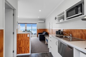 Superior Room | Living area | TV