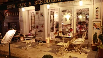 Breakfast, lunch, dinner served; Turkish cuisine