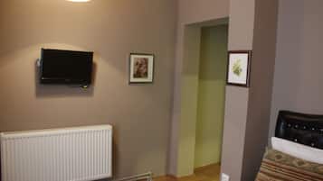 Iron/ironing board, free WiFi, bed sheets
