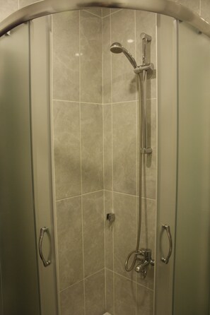 Bathroom shower - Nobel Hostel Guesthouse (Istanbul)