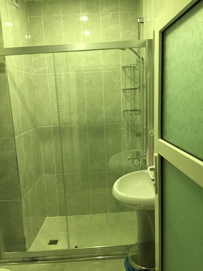 Hair dryer, towels, shampoo, toilet paper - Nobel Hostel Guesthouse (Istanbul)