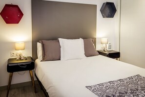 Down duvets, individually decorated, blackout curtains, soundproofing - Hostemplo Sagrada Familia (Barcelona)