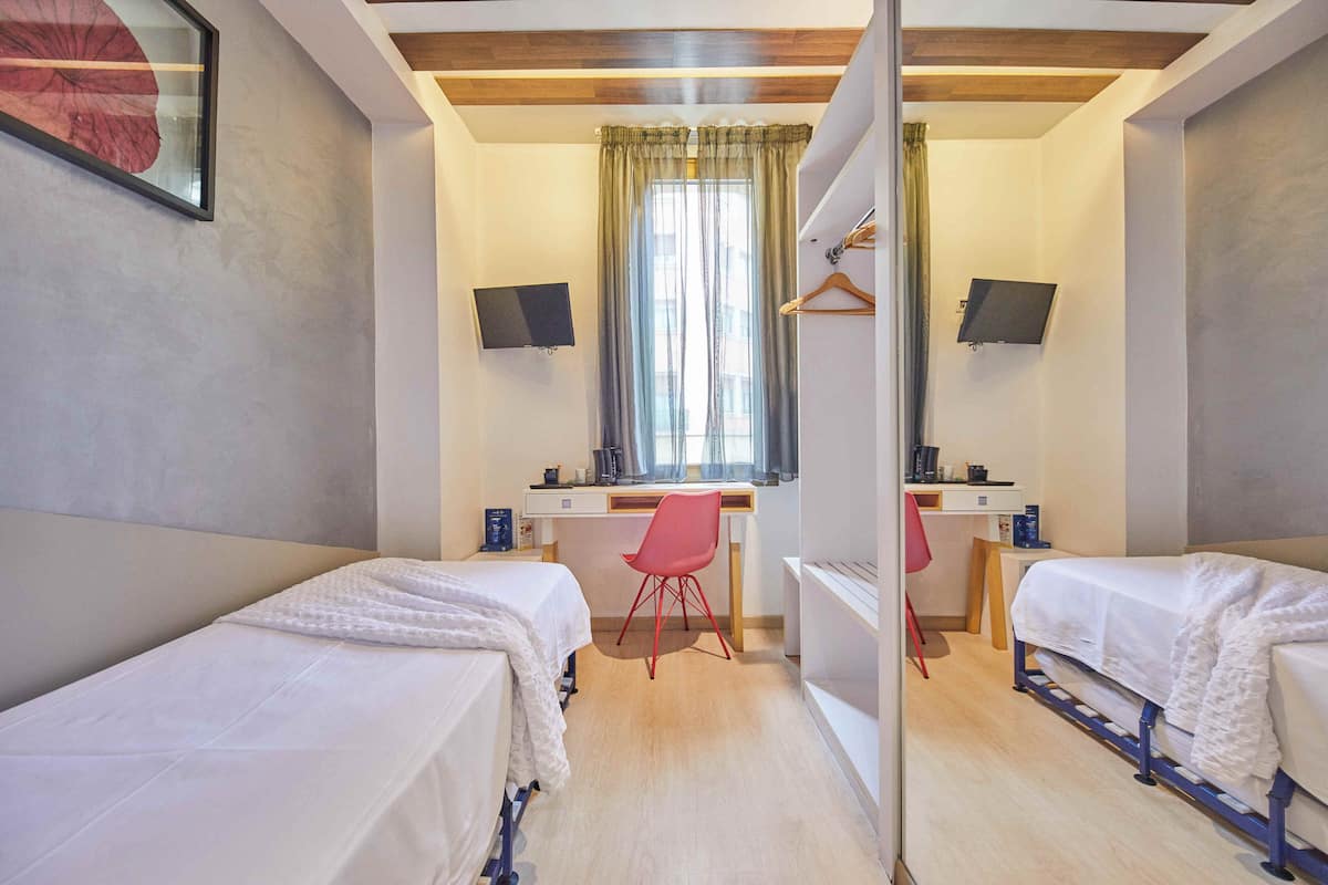 Single Room | Down comforters, individually decorated, blackout drapes, soundproofing