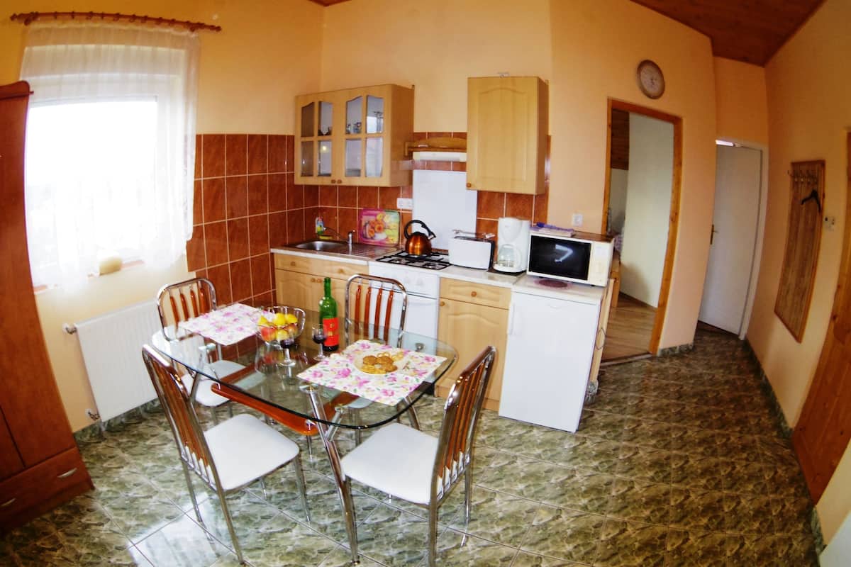 apartment | 1 bedroom, frette italian sheets, hypo-allergenic bedding