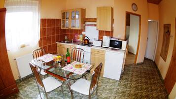 Apartment | 1 bedroom, Frette Italian sheets, hypo-allergenic bedding