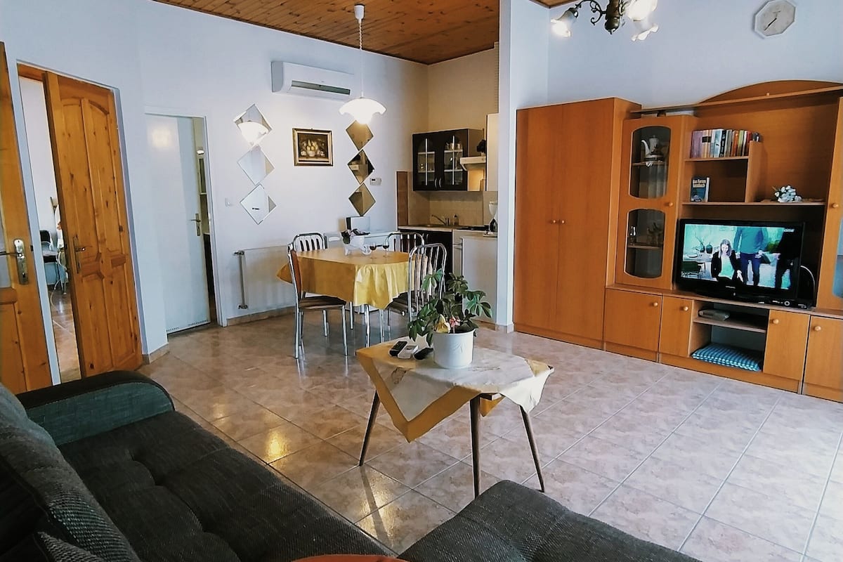 apartment | living area | 82-cm led tv with cable channels, tv