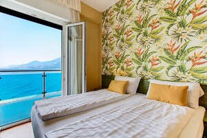 Caja fuerte, escritorio, cunas (de pago) y wifi gratis