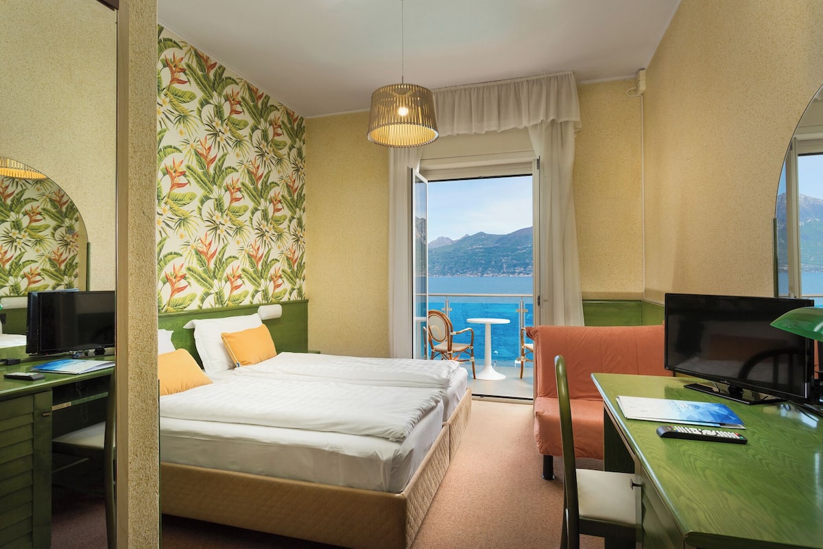 In-room safe, desk, cots/infant beds, free WiFi