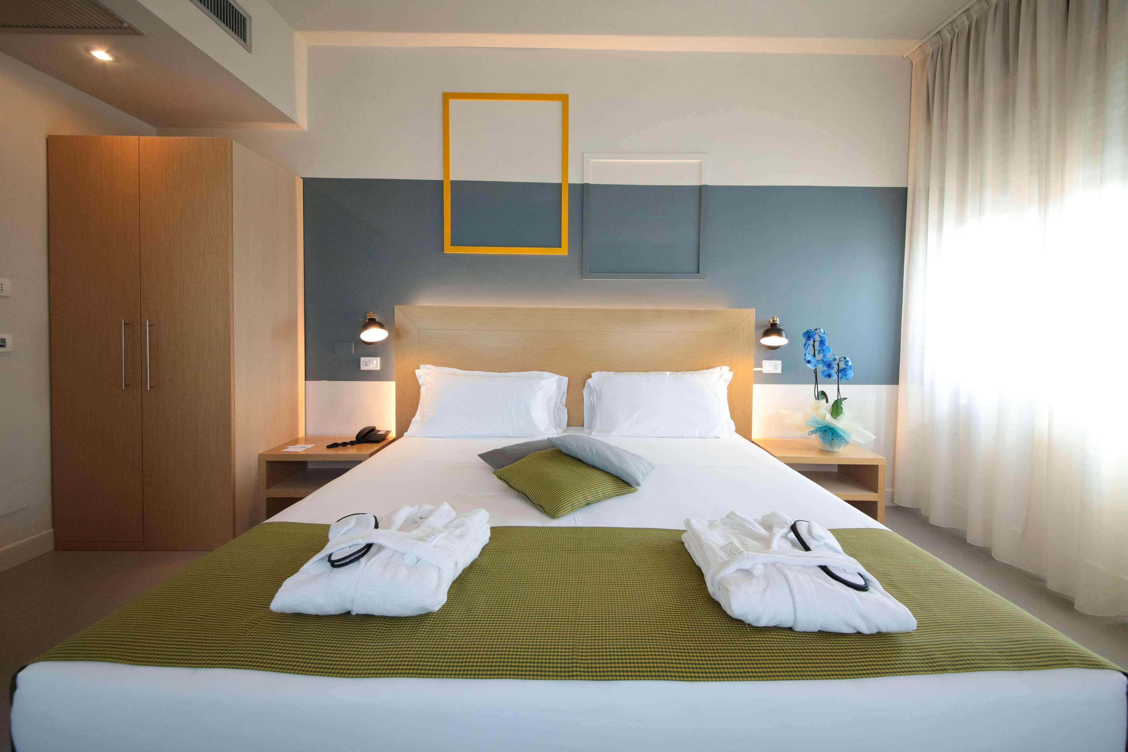 minibar, in-room safe, desk, soundproofing