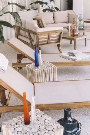 Piscine extérieure (ouverte en saison), parasols de plage