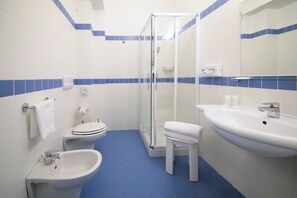 Free toiletries, hair dryer, bidet, towels - B&B HOTEL Mantova Cristallo (Borgo Virgilio)