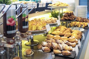 Tägliches Frühstücksbuffet gegen Gebühr