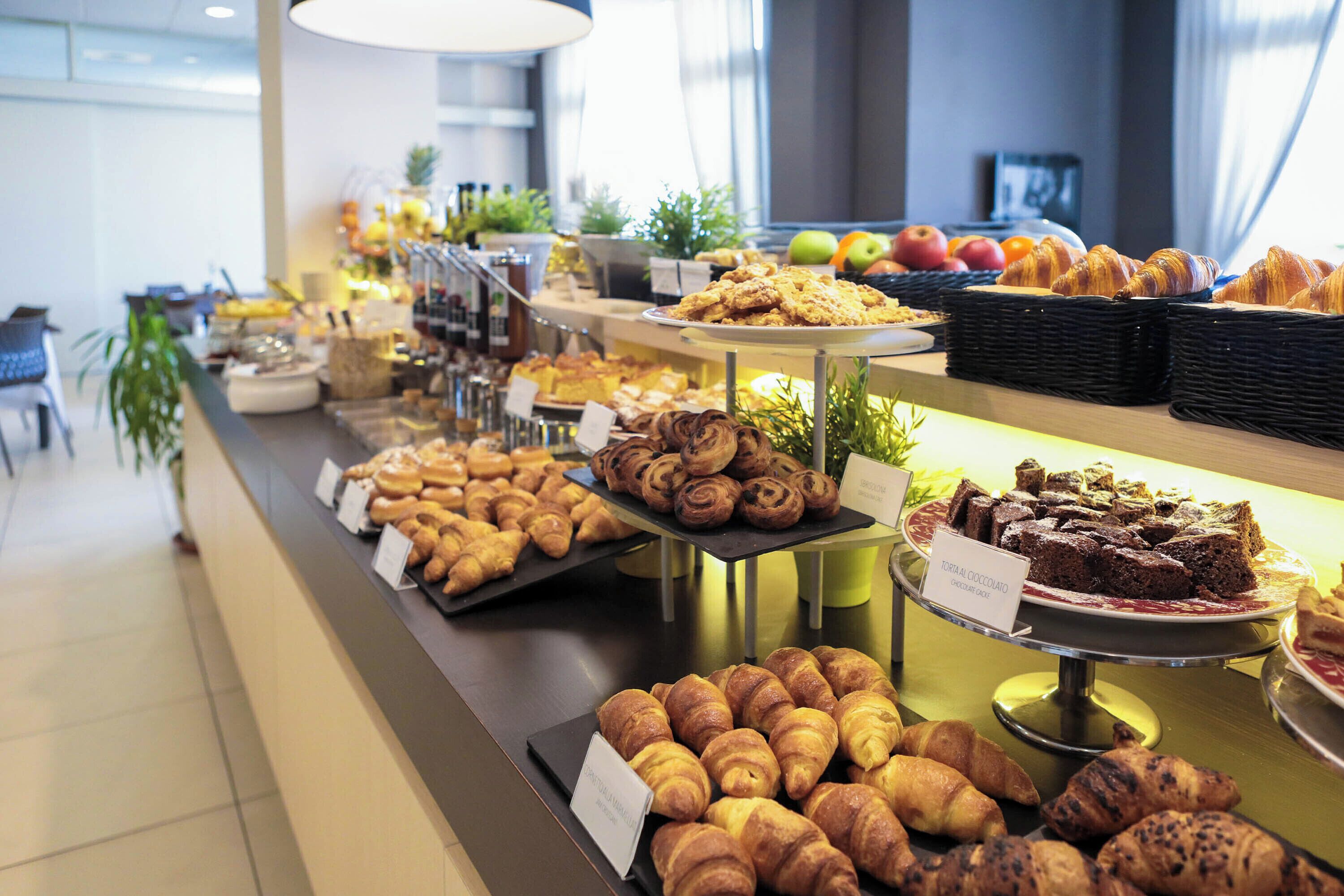 Morgenmadsbuffet hver dag (10 EUR pr. person)