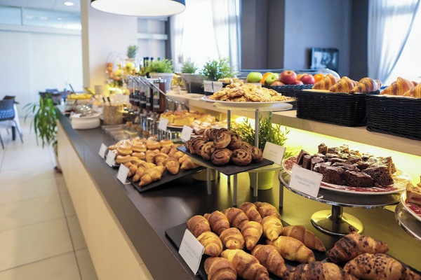 Daily buffet breakfast for a fee