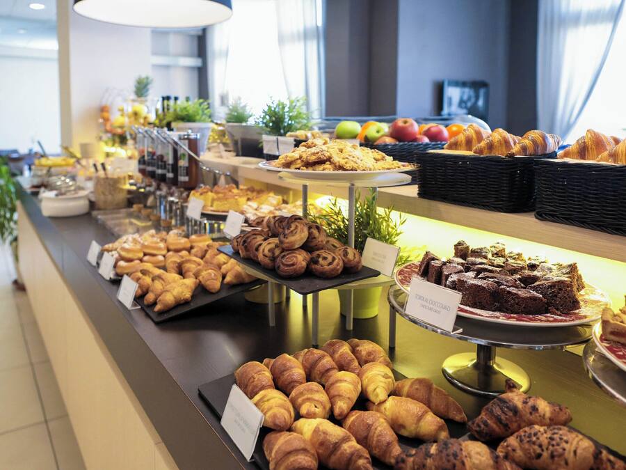 Daily buffet breakfast for a fee
