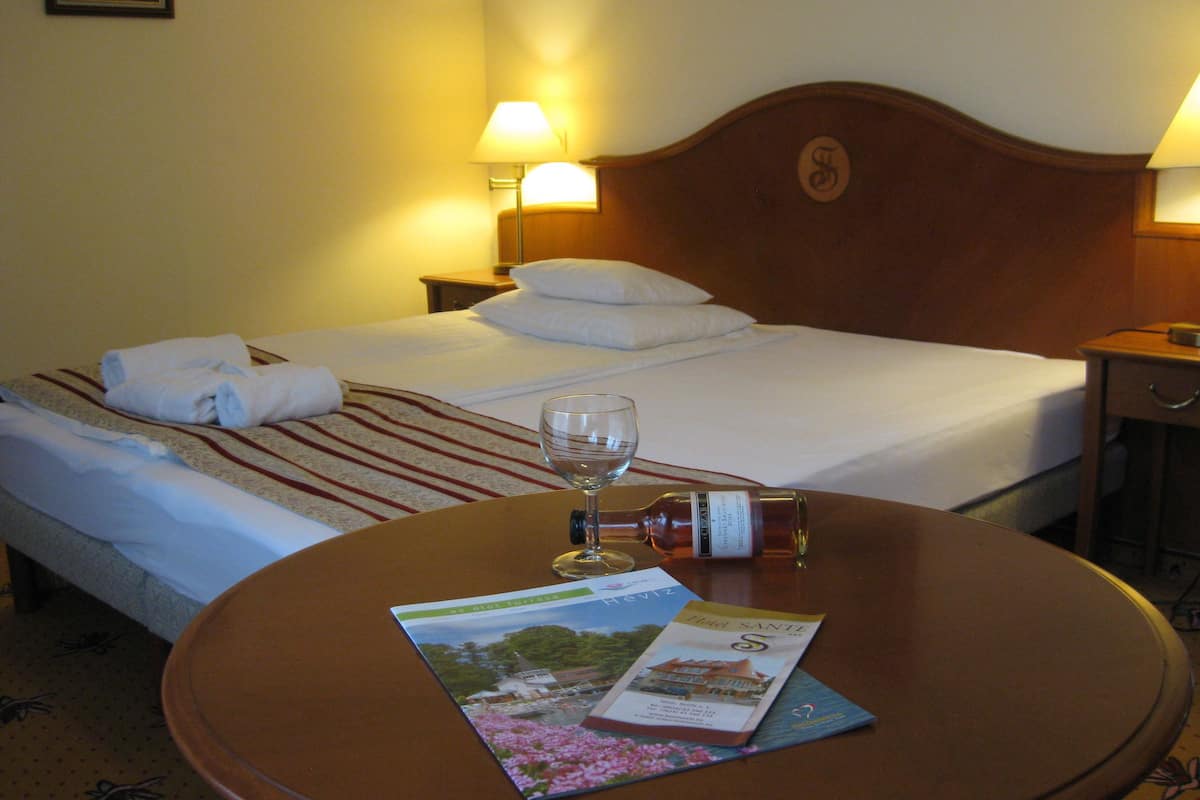 single room | in-room safe, free wifi, bed sheets