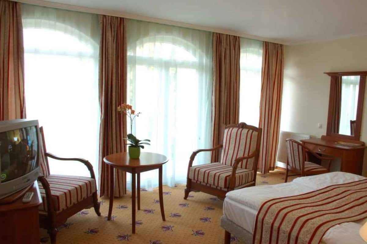 Standard Double or Twin Room | In-room safe, free WiFi, bed sheets