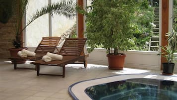 Bồn tắm spa trong nhà