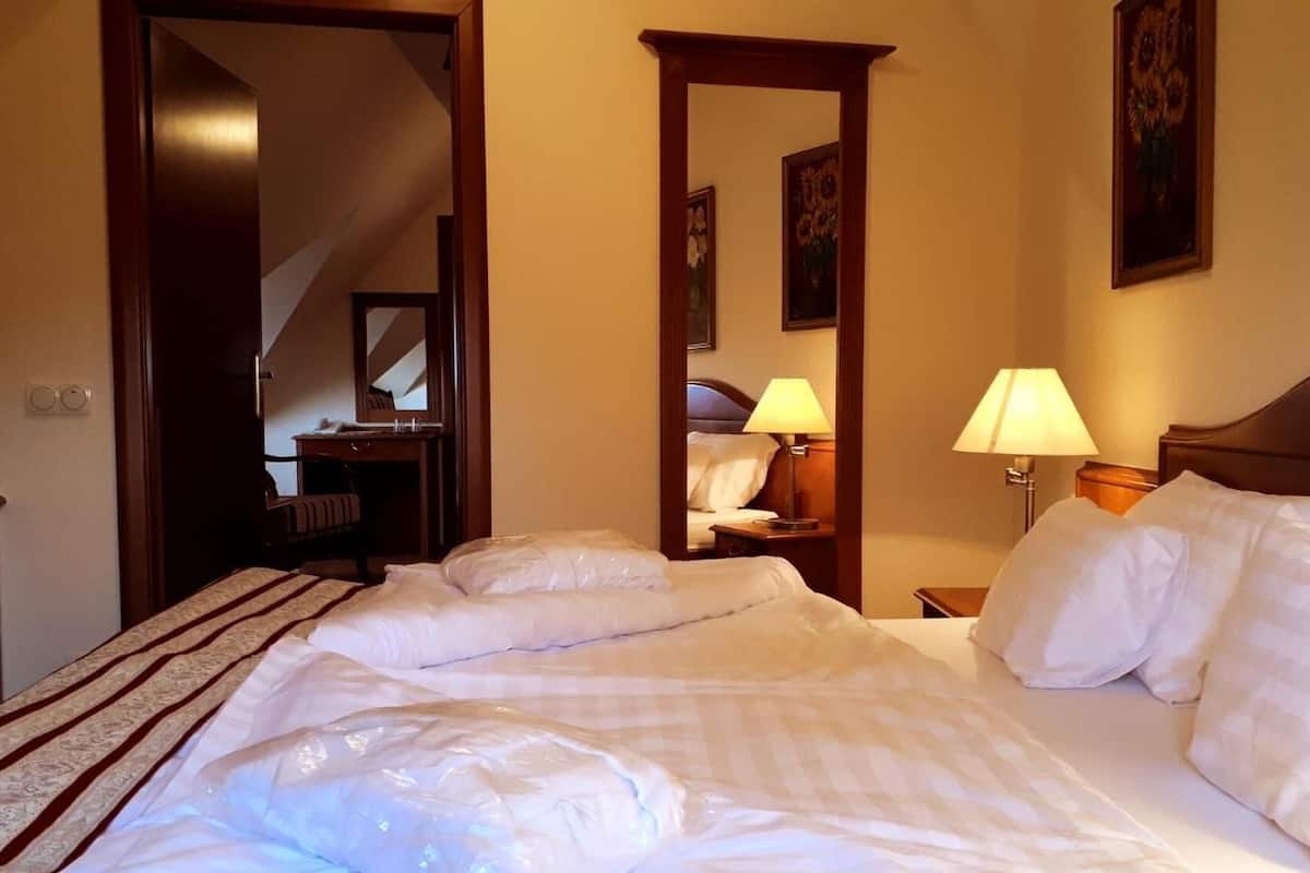 in-room safe, free wifi, bed sheets