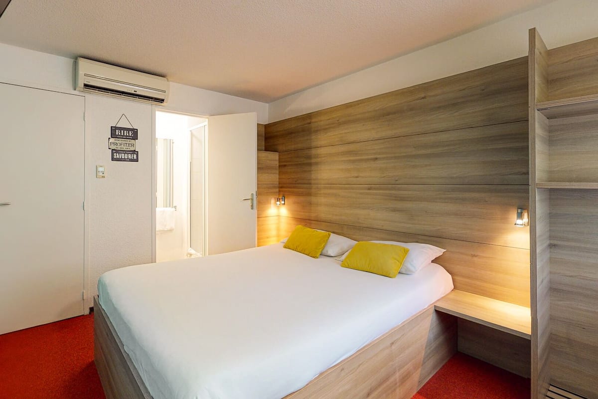 Kamar Double | 1 kamar tidur, tempat tidur Select Comfort, meja kerja, dan kedap suara