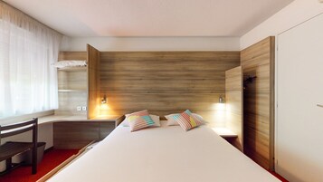 Quarto casal | Camas Select Comfort, escrivaninha, quartos à prova de som