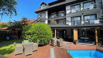 Indoor pool, seasonal outdoor pool, sun loungers